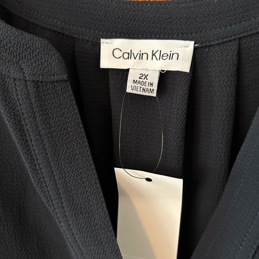 NWT Calvin Klein blouse with short ruffle sleeve, Polyester Spandex, Navy 2X - Picture 2 of 9